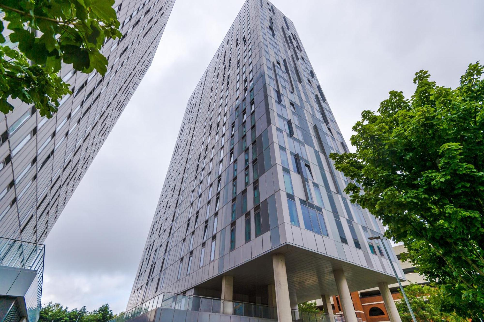 Lux Livin' - Luxury 2 Bed With Skyline View & 24 Hour Gym Apartment Manchester